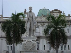 Primera estatua erigida a José Martí (1905), obra del escultor José Vilalta Saavedra, en el Parque Central de la Habana